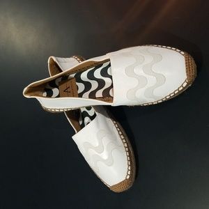 Aquatalia size 8 espadrilles never worn